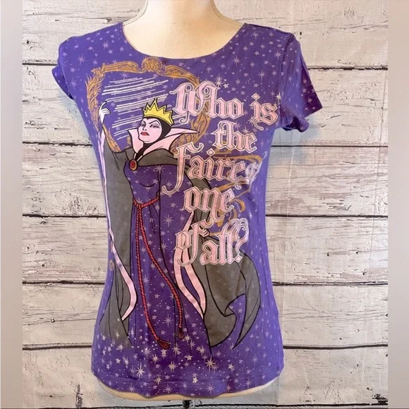 DISNEY Evil Queen "Who Is the Fairest One of All?" T-Shirt 100% Cotton-Medium - Picture 1 of 2